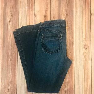 Women Size 8 Jeans. Old Navy. Diva